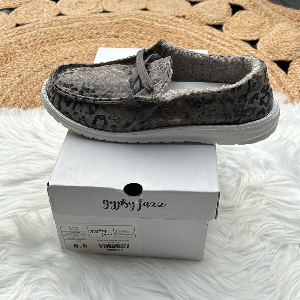 GYPSY JAZZ GREY LEOPARD NWT